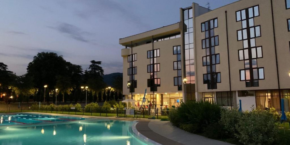 31660 din za dva noćenja sa doručkom za dvoje u standardnoj dvokrevetnoj sobi u Kona h ...