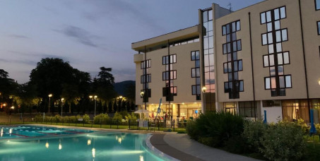 31660 din za dva noćenja sa doručkom za dvoje u standardnoj dvokrevetnoj sobi u Kona hotelu nadomak Verone!