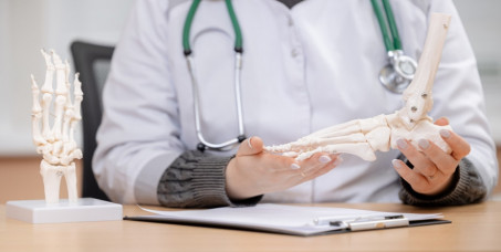 6500 din za  pregled reumatologa imunologa - konsultanti doktori sa VMA u ordinaciji Vračar Medical!