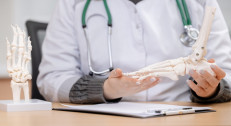 6500 din za  pregled reumatologa imunologa - konsultanti doktori sa VMA u ordinaciji Vračar Medical!
