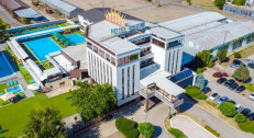 8000 din za noćenje sa doručkom za dve osobe i neograničenim korišćenjem Wellness & Spa centra + 7 spoljašnjih bazena u hotelu SOLE MIO**** u Novom Sadu!