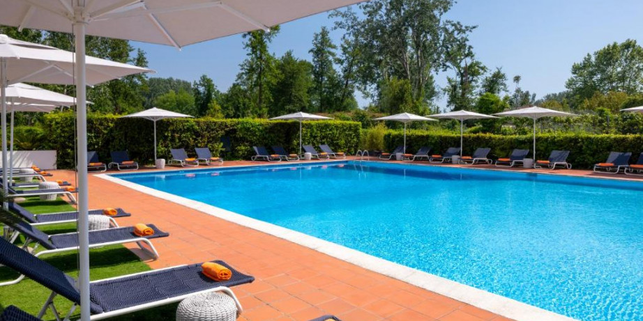 28600 din za dva noćenja sa doručkom za dvoje u standardnoj dvokrevetnoj sobi + korišćenje bazena u UNA hotels Forte dei Marmi na Italijanskoj Rivijeri!