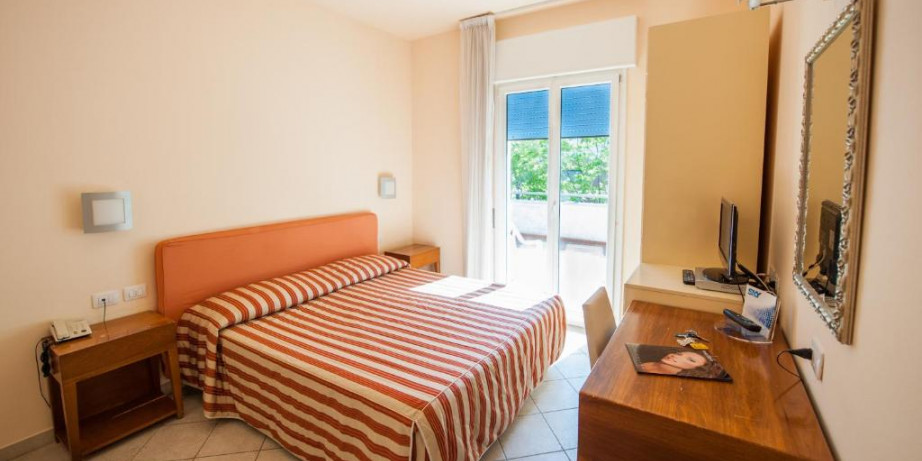 27080 din za dva noćenja sa doručkom za dvoje u Superior sobi u hotelu Alba*** u Marina di Raveni!