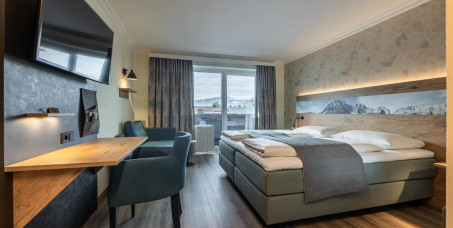 24990 din za dva noćenja sa doručkom za dvoje u standardnoj dvokrevetnoj sobi u hotelu Fischer u Tirolu!