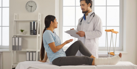 6500 din za pregled fizijatra + tri terapeutska dana sa tri procedure: elektromagnetna, ultrazvučna i terapija laserom- Gracia Medika!