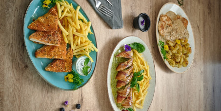 1375 din za dve piletine po izboru (Hrskava-Punjeni pileći medaljoni-Viva piletina-Rolovana piletina-Rolovana piletina sa kačkavaljem u pesto sosu-Cordon blue) na splavu VIVA na Savskom keju!