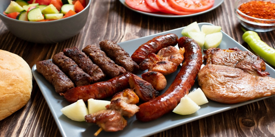 1050 din za 800g mešanog mesa sa prilogom za dvoje (pileći batak,pileći file,svinjska ve ...