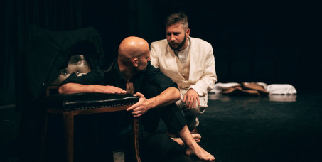 650 din za kartu za predstavu  "Idiot" u Pozorištu Slavija! Termin predstave je 12.12.2025. u 20h!