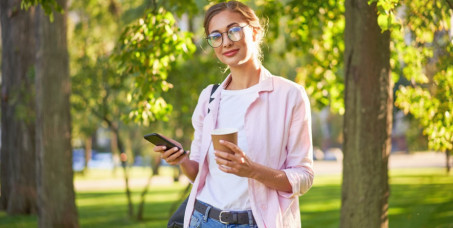 2900 din za određivanje dioptrije i brendirani okvir po izboru sa antirefleks staklima (gratis krpica i futrola)u očnoj kući MONOKL na Bulevaru!