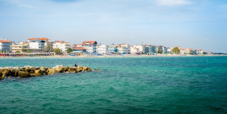 1500 din za  popust na letovanje u Paraliji  (10 noćenja+prevoz) od 197€! Termin od 23.06. do 03.07.2026.