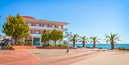 1200 din za popust na letovanje u Paraliji u septembru (10 noćenja+prevoz) od 161€! Termin od 01.09. do 11.09.2026.