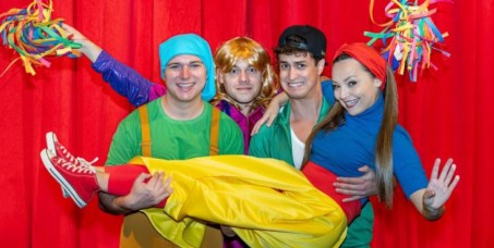 400 din za kartu za predstavu "Snežana i patuljci u zemlji breinrotova" na Sceni za decu Akademije 28 na Slaviji! Termin predstave je 28.03.2026. u 17h!