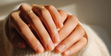 2700 din za manikir sa ojačavanjem noktiju u salonu MAGIC na Zvezdari!