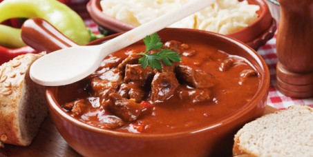 1500 din za banatski ručak (gula&scaron; sa prilogom ili pasulj sa mesom, hleb + desert) u restoranu 100 TOPOLA na Ergeli Bata Crepaja!