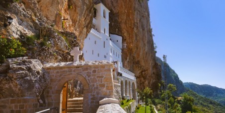 490 din za popust na putovanje OSTROG - BUDVA - MILE&Scaron;EVA (1 noć) od 4900 din!