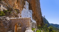 490 din za popust na putovanje OSTROG - BUDVA - MILE&Scaron;EVA (1 noć) od 4900 din!